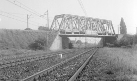 "Most kolejowy w okolicy stacji Włochy", 1988. Fot. J. Szeliga....